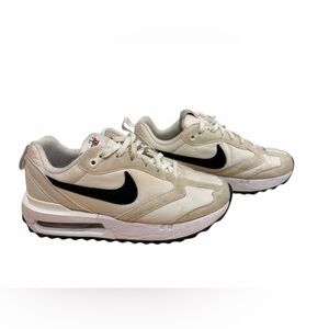 Nike Woman's Air Max Dawn - size 7